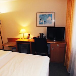 Zimmer mit Kingsize-Bett